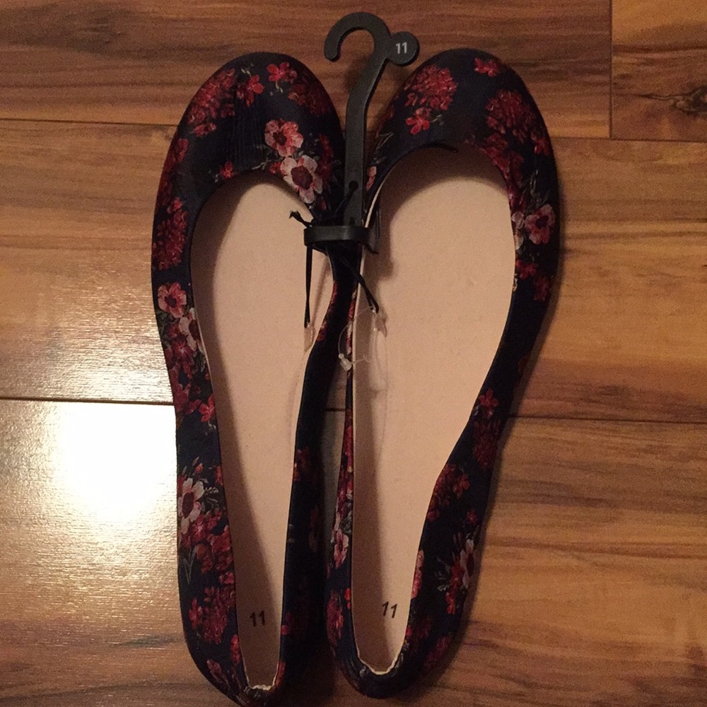 Floral flats 🌺🥿